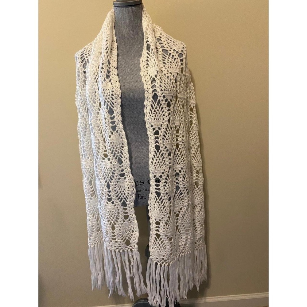 Vintage Handmade Crochet Scarf Fringes No Tags White Event Shawl 70s Penny SKU3